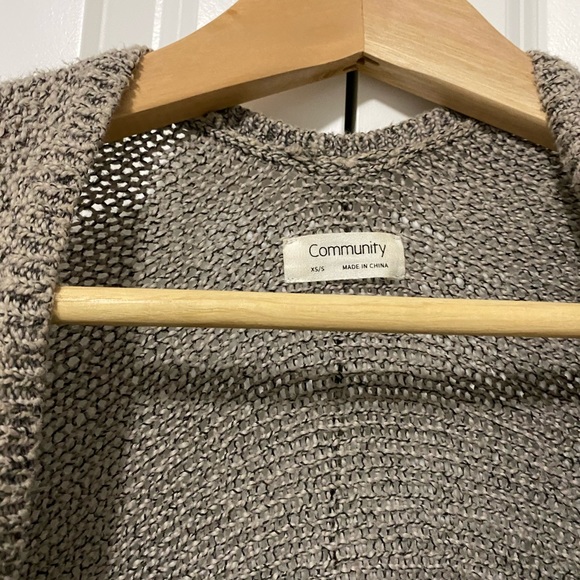 Community Cape - Picture 2 of 5